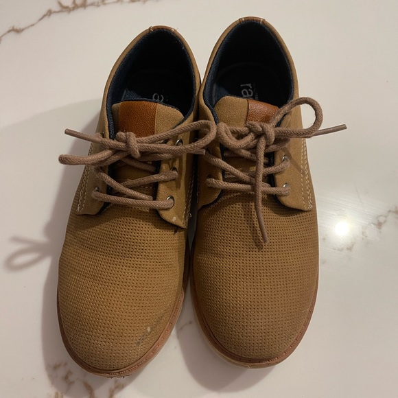 Nordstrom Rack Boys Tan Loafer Shoe Size 1 - Picture 2 of 8